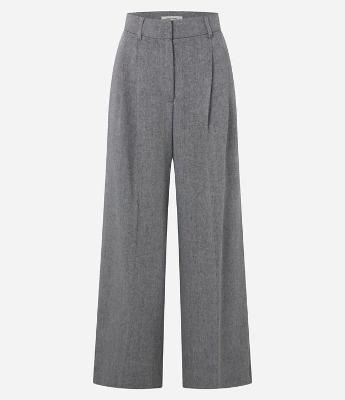 Calça Wide Leg Alfaiatada com Cintura Alça e Pregas