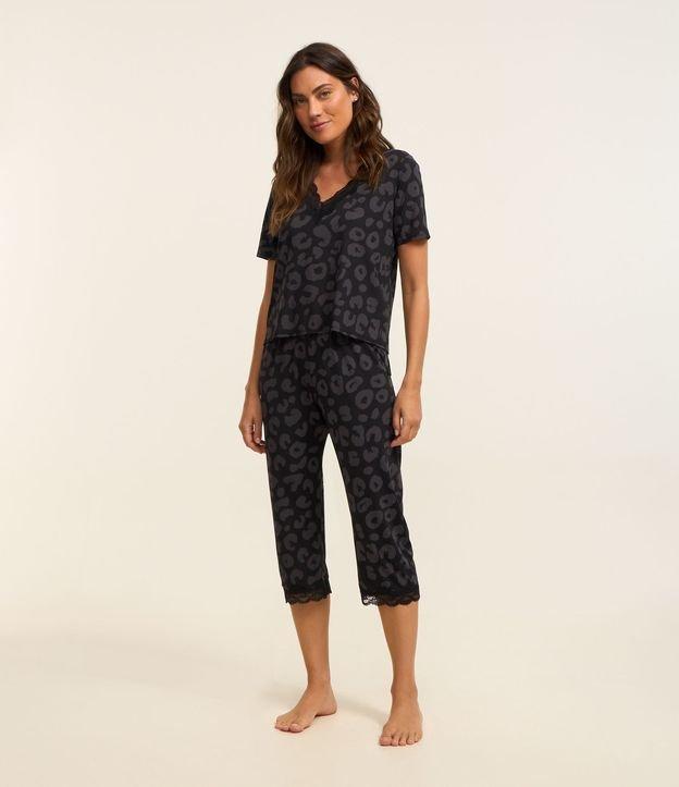 Pijama Capri em Poliamida com Detalhes Rendados e Estampa Oncinha - 1