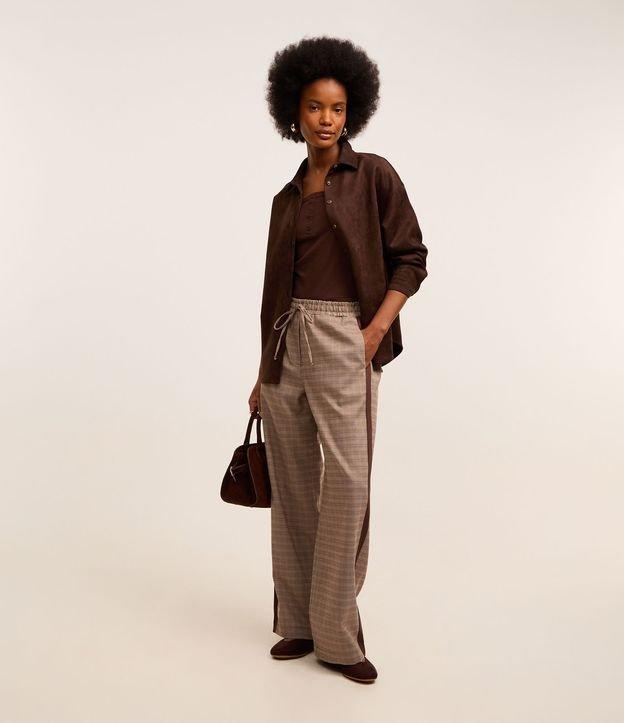 Calça Reta Alfaiatada com Listra Lateral e Estampa Xadrez - 2