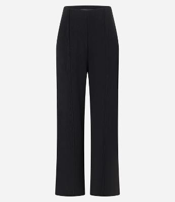 Calça Pantalona Canelada em Anarruga com Frisos Texturizados