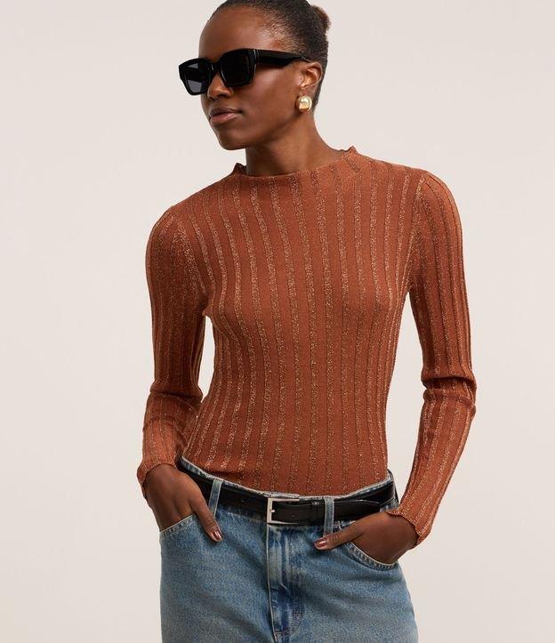 Suéter em Tricô com Listras Texturizadas e Fio Metalizado - 2