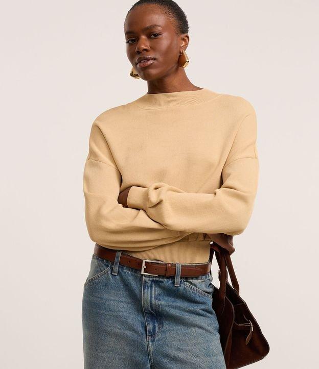 Blusa em Tricô com Cava Deslocada e Pregas na Barra - 3