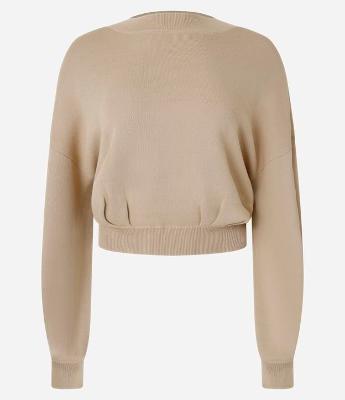 Blusa em Tricô com Cava Deslocada e Pregas na Barra