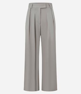 Calça Barrel em Alfaiataria com Pregas e Bolso Faca