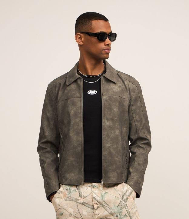 Jaqueta em Material Sintético com Recortes e Estampa Manchada - 2