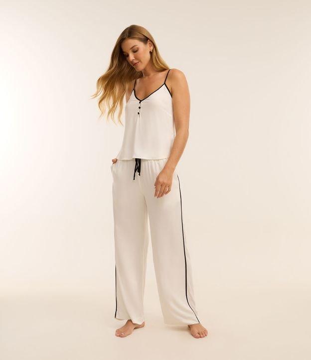 Pijama Longo em Chalis com Detalhes Contrastantes - 2