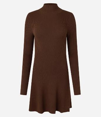 Vestido Evasê Curto em Tricô Canelado com Gola Alta