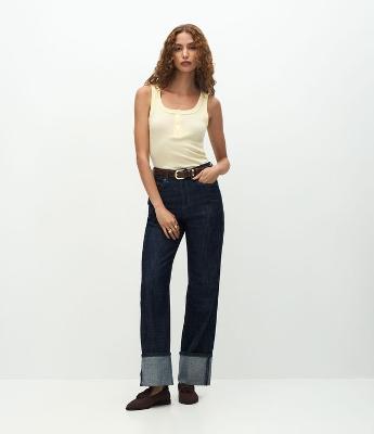 Blusa Regata em Ribana com Meia Vista de Botões