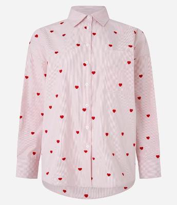 Camisa Alongada em Tricoline Listrado com Bordado de Coraçõezinhos