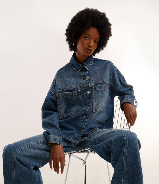 Camisa Overshirt em Jeans com Bolsos Frontais - 2