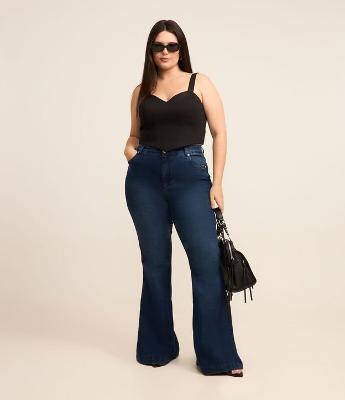 Calça Flare em Jeans com Elastano Curve & Plus Size