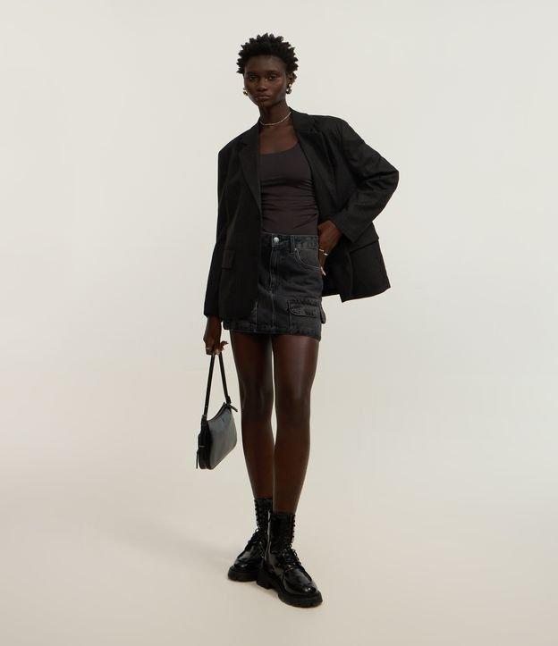 Saia Curta em Jeans com Bolso Cargo - 1