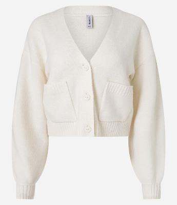 Cardigan Curto em Tricô com Botões e Bolsinhos