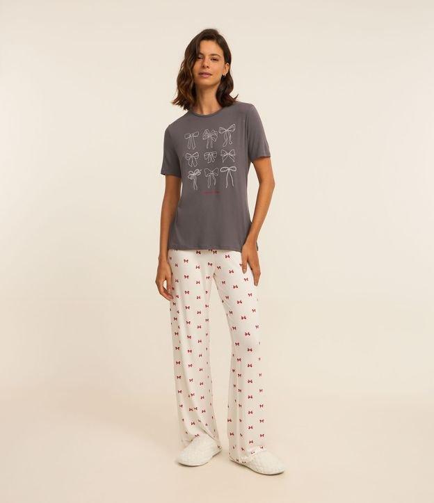 Pijama Longo em Viscose com Estampa Lacinhos Diversos - 1