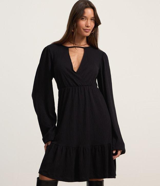 Vestido Curto Texturizado com Decote Transpassado - 2