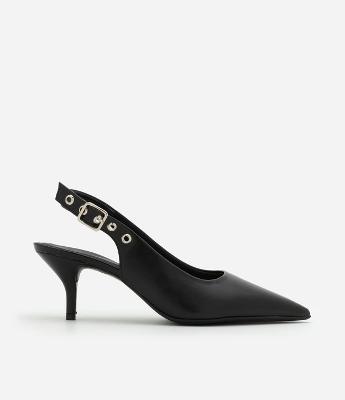 Sapato Scarpin Slingback em PU com Ilhoses Grandes na Tira