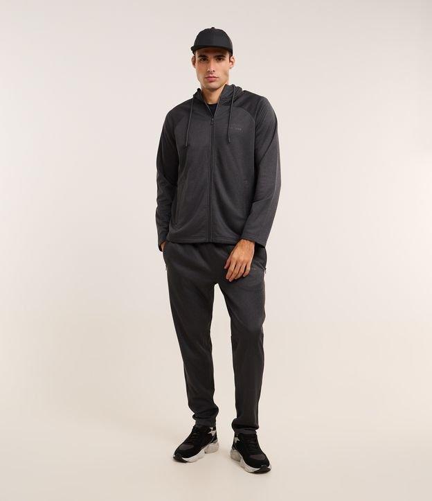 Calça Esportiva com Textura e Bolsos com Zíper - 2