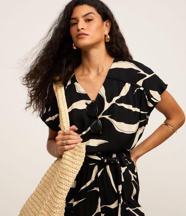 Blusa em Viscose com Estampa de Folhagem - 1