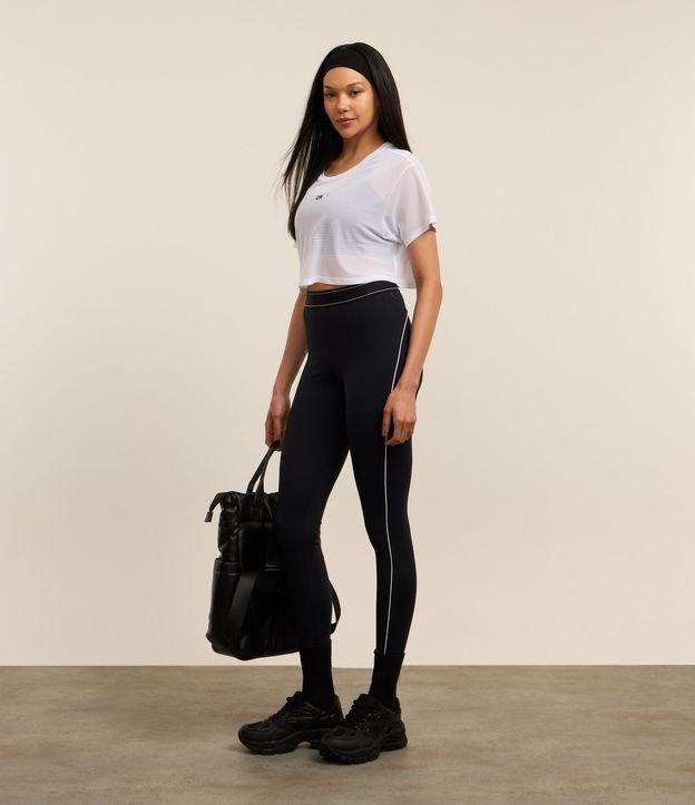 Calça Legging Esportiva em Microfibra com Detalhes Contrastantes - 2