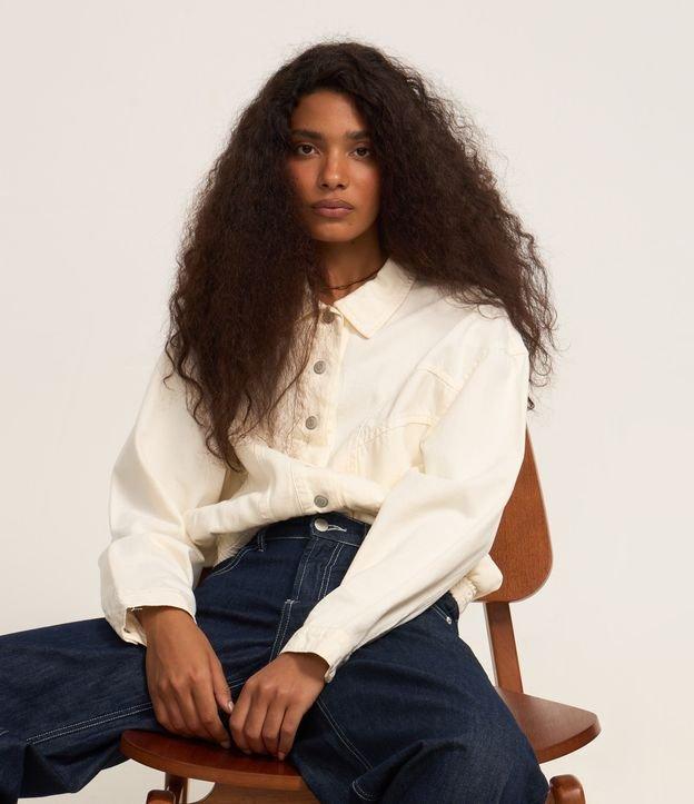 Jaqueta Bomber Jeans com Abotoamento Frontal e Recortes - 1