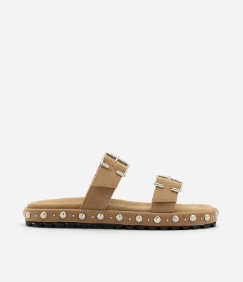 Rasteira com Tiras Largas e Tachinhas Aplicadas