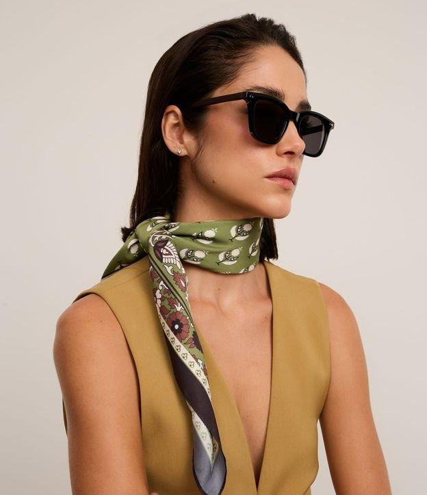 Lenço Quadrado Acetinado com Estampa Floral - 2