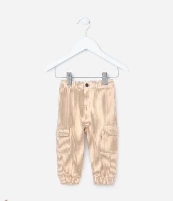 Calça Infantil em Sarja com Listras e Bolsinhos Cargo - Tam 0 a 18 meses