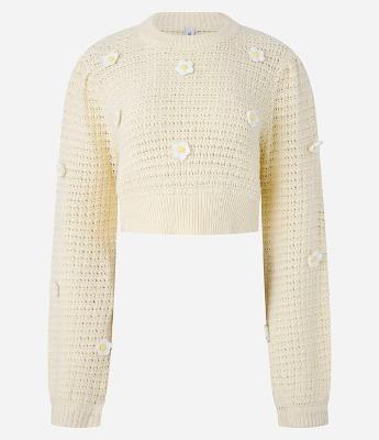 Suéter Cropped em Tricô com Ponto Aberto e Bordado de Flor