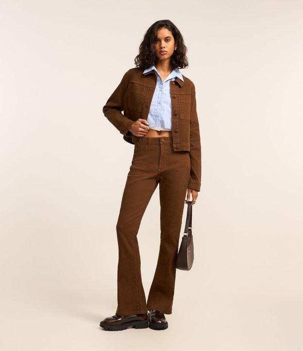 Calça Boot Cut Canelada em Sarja com Botão Forrado - 2