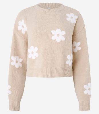 Suéter Curto em Chenille Jacquard com Cava Deslocada e Estampa de Flores
