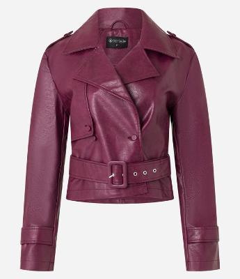 Jaqueta Biker em PU com Lapela na Gola e Fechamento com Fivela