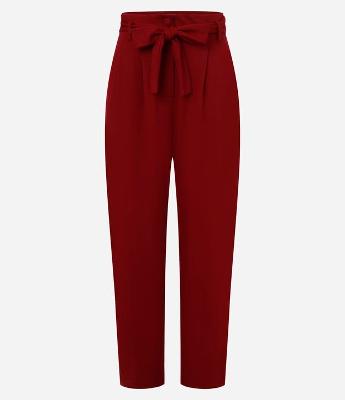 Calça Reta em Piquet com Cinto Faixa e Pregas