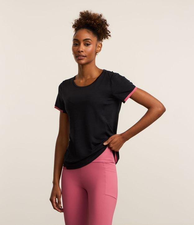 Camiseta Esportiva em Microfibra Efeito Mescla e Detalhe Contrastante - 2