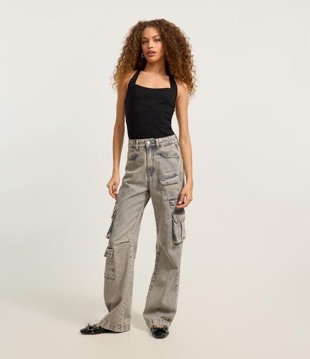 Calça Reta em Jeans com Bolsos Cargo - 2