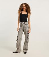 Calça Reta em Jeans com Bolsos Cargo - 2