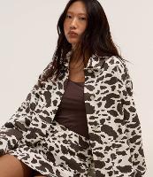 Camisa Jeans Animal Print Vaca com Abotoamento Frontal - 1