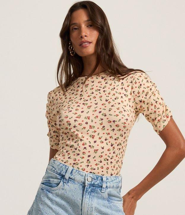 Blusa em Ribana com Manga Franzidinha e Estampa de Florzinhas - 1