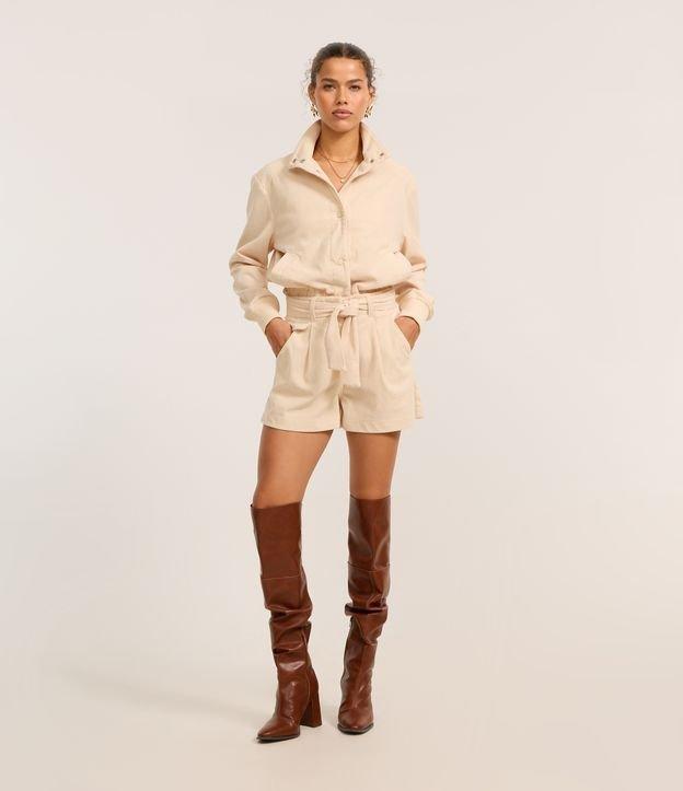 Short Curto em Veludo Cotelê com Pregas e Cinto de Amarração - 2