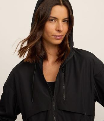 Jaqueta Corta Vento Alongada com Saquinho para Guardar