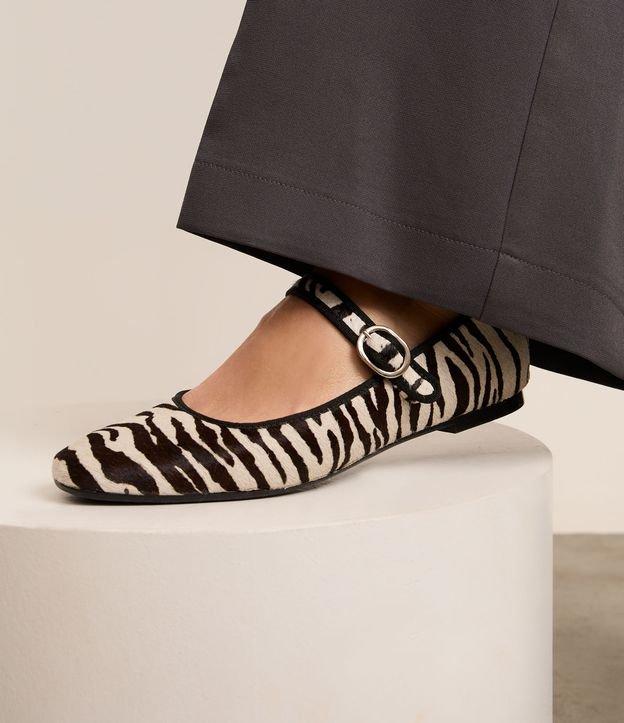 Sapatilha de Couro com Estampa de Zebra Texturizada - 2