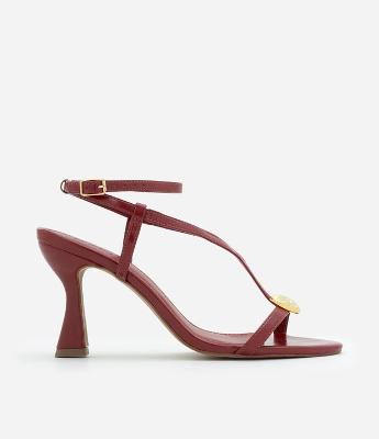 Sandália Salto Alto Diferenciado com Bold de Coração