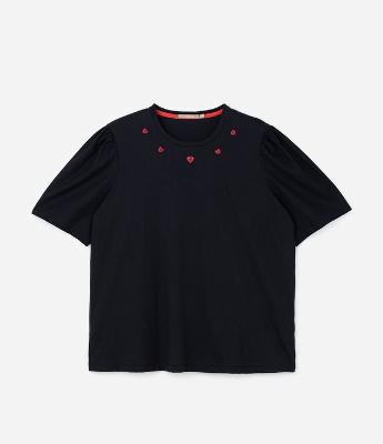 Camiseta Coração na Gola e Manga Balonê Curve & Plus Size