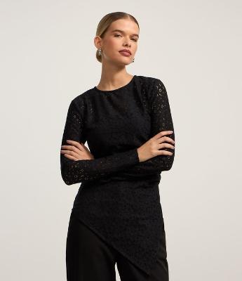 Blusa em Renda com Sobreposição e Manga Longa