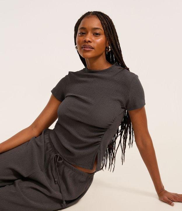 Blusa Texturizada com Golinha Alta e Franzido - 3