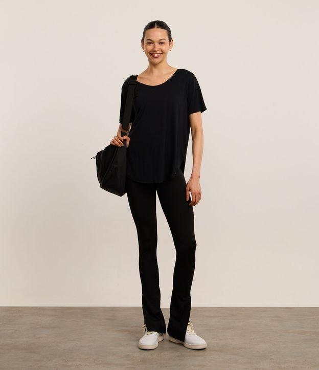 Camiseta Oversized Esportiva em Microfibra com Barra Arredondada - 2