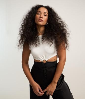 Body Bicolor em Malha com Argola Frontal e Costas Abertas