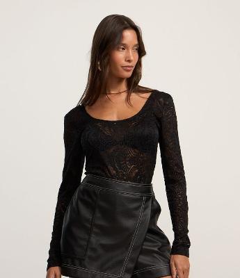 Body em Renda com Textura Floral e Manga longa