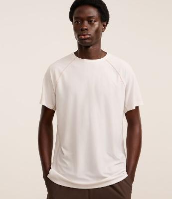 Camiseta em Tecnologia Dry com Costura Contrastante