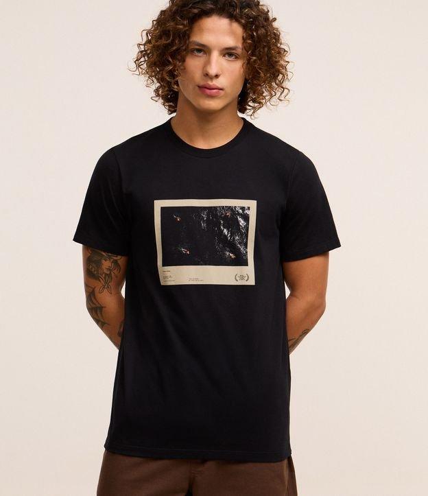 Camiseta Regular em Algodão Estampa Photoprint Mar - 2