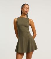 Vestido Curto Evasê em Bengaline com Pregas - 2